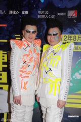 组图：达明一派演唱会落幕 何韵诗现身支持