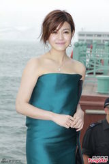 组图：陈妍希抹胸裙亮相 彭于晏惊喜助阵