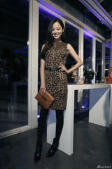 组图：辛芷蕾豹纹裙装出席派对获赞气质高雅