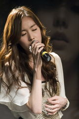 幻灯图集：简美妍生日纪念粉丝见面会 感动落泪