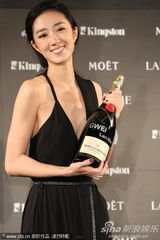 组图：金马奖闭幕庆功酒会获奖者开心亮相