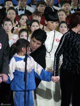 幻灯图：蒲巴甲亮相央视赈灾 “除了感动更有责任” 