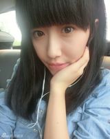 组图：人大形象片登时代广场 校花亮相