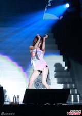 组图：韩团4minute性感登陆香港 热舞大秀美腿