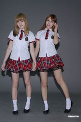 组图：陈冠希前女友制服诱惑 自曝写真尺度大