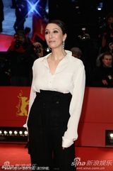 《我最好的敌人》首映 斯特劳斯玩黑白配展风情