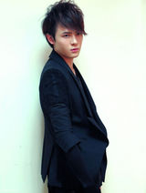 高清组图：付辛博造型闪亮有范 黑色酷装展现时尚