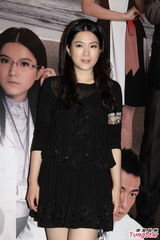 组图：苟芸慧透视胸围展性感 称工作为重