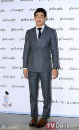 组图：韩星成宥利具荷拉等为化妆品牌站台