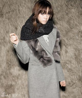 组图：韩星韩孝珠服饰写真 演绎40款冬装搭配