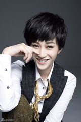 组图：李小冉时尚大片 冷面女神帅气卖萌