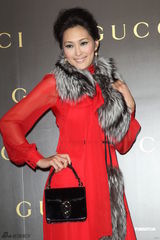 组图：琦琦孟广美红配绿走秀 孟广美明年春天结婚