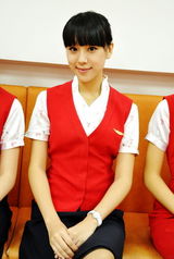 组图：大运之星变身空姐 美少女制服诱惑再升级