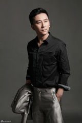 组图：赵毅熟男写真曝光  质感西装诠释绅士魅力
