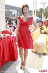 组图：周家蔚低胸装险走光 张新悦证实已怀孕