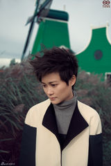 组图：李宇春新年写真发布 俏皮鬼马春式魅力