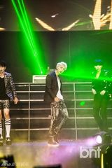 组图：SHINee与EXO-K等K-POP演唱会秀炫舞