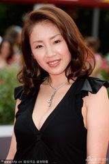 组图：《地狱为何恶劣》神乐坂惠被导演蜜揽