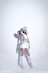 高清组图：蔡依林白发造型狂野 拍封面玩韩国风