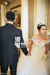 组图：何洁赫子铭大婚 甜蜜牵手幸福对视