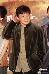 幻灯：成龙携《大兵小将》柏林归来 首映过后拍新片 