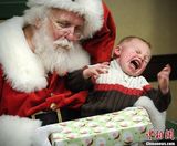 组图：被圣诞老人吓哭的孩子们