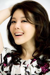 幻灯图：刘雨鑫全新写真 展现多变气质