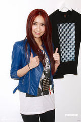 幻灯图集：阿Sa戴时尚礼帽 关心妍喝中药准备生子 