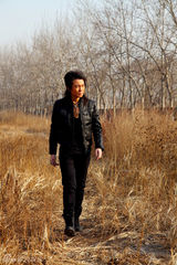 组图：音乐人禾川摇滚写真 彰显硬朗坚强个性