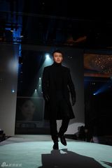 高清图：时尚大典众星走秀 跨界演绎精彩潮流