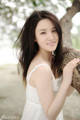 组图：刘筱筱夏日写真 清新亮丽上演纯白诱惑