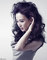 组图：张萌最新美妆大片 浪漫卷发优雅大气