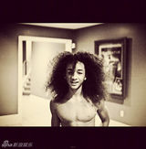 组图：威尔史密斯温馨全家福 儿子贾登半裸卖萌