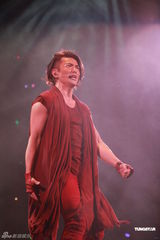 高清图：郑伊健个唱感谢蒙嘉慧 四度返场唱到哭