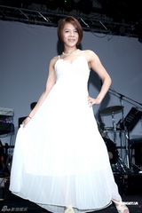 幻灯图：江美琪为演唱会瘦身 白裙飘飘温婉可人