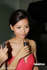 组图：环球传奇娱乐成立 林熹瞳赵哲妤性感出席