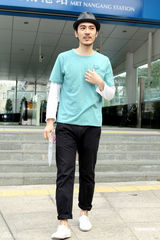 组图：《国民英雄》探班 郑元畅演技被批虚心接受