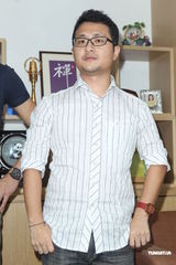 组图：柯震东澄清酒后摸奶事件 九把刀到场支持