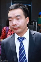 组图：潘粤明侵权案开庭 代理人与律师气愤难平