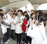 幻灯：李冰冰揭幕“中国馆”   成世博馆开馆第一人