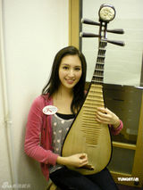 幻灯图集：汪圆圆何傲儿扮古典美人 苦练古筝琵琶