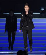 组图：群星献唱中歌榜 韩庚潘玮柏劲歌热舞