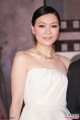 组图：杜汶泽田蕊妮夫妇甜蜜亮相金像奖红毯