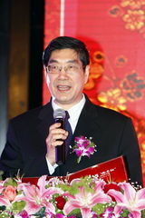 幻灯组图：江一燕家乡代言黄酒 外表柔美内心执着