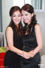 组图：应届港姐齐现身 为弥补投票故障送房车