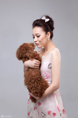 组图：《午夜出租车》女星邓紫衣碎花裙甜美可人