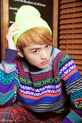 组图：台湾花美男安祐德 圣诞色彩系青春街拍