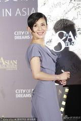 组图：陈可辛搂吴君如现身 君如侧身秀凹凸身材