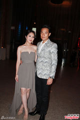 组图：杨千嬅夫妇与赵薇甄子丹交流育儿经