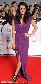 组图：英国家电视奖星光璀璨 蕾丝爆乳风情万种